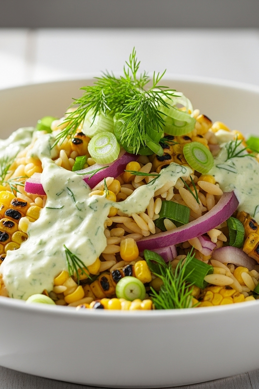Gegrillter Mais-Orzo-Salat mit Frühlingszwiebel-Dill-Dressing image 2
